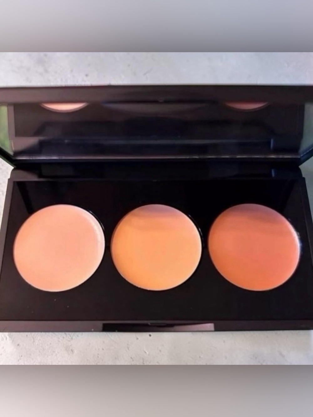 ⭐️ Reema Eyeshadow Base Trio Palette